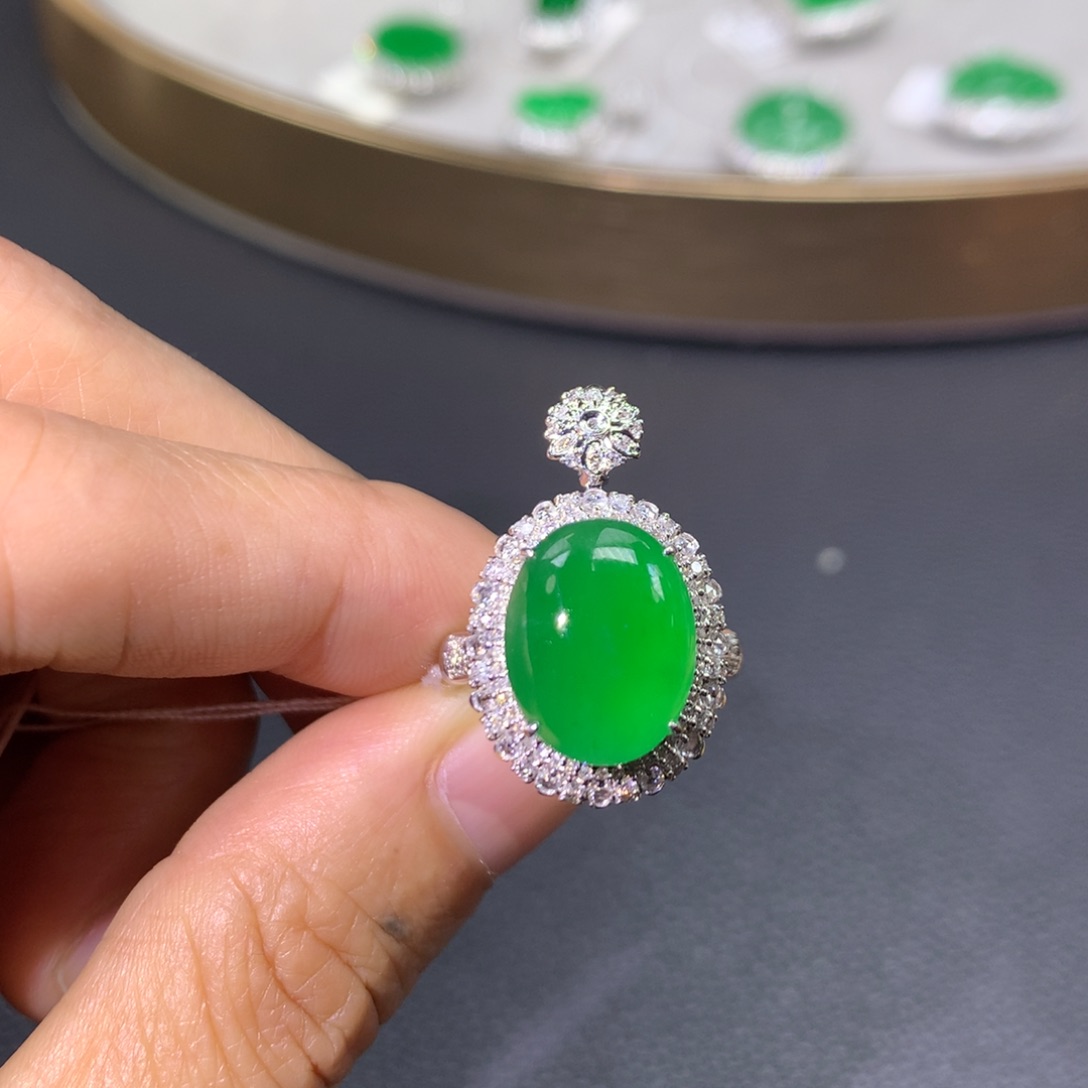 翡翠戒指18K金镶嵌翡翠