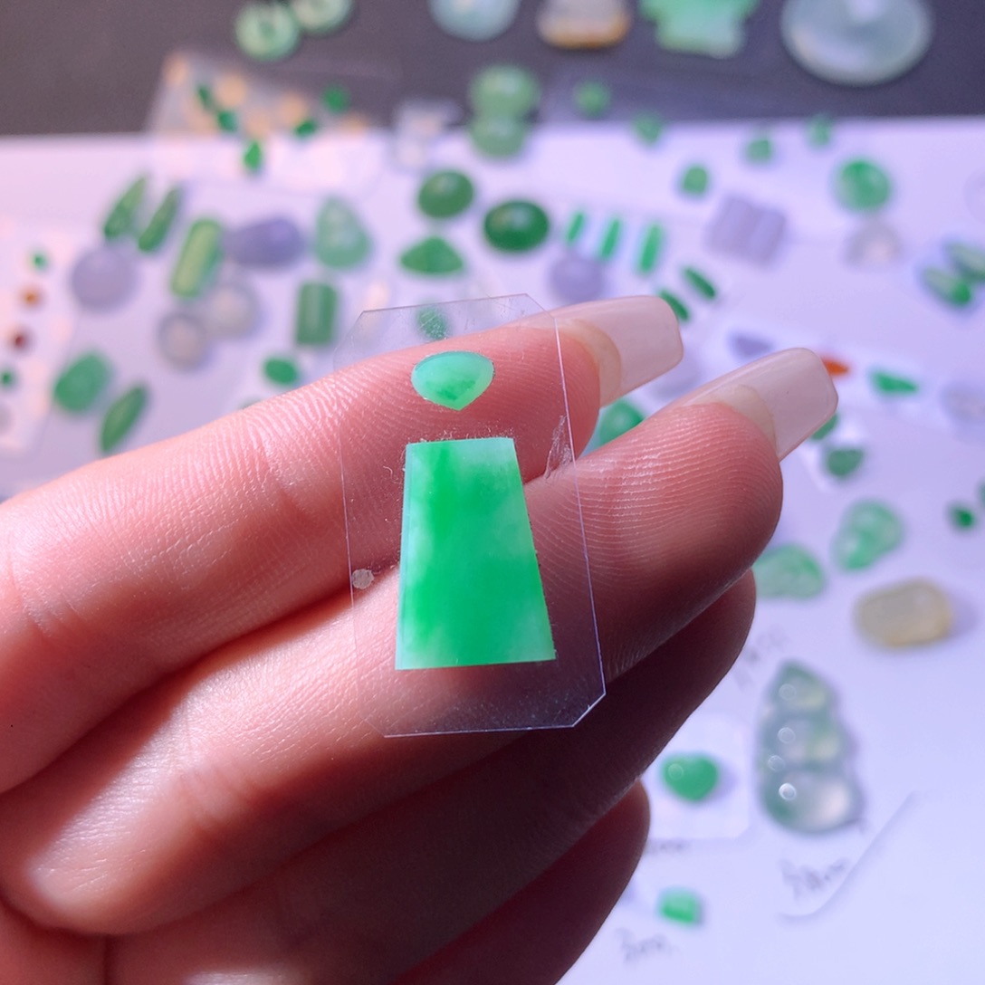 颈饰未镶嵌翡翠绿无事牌14.7-105-2.2