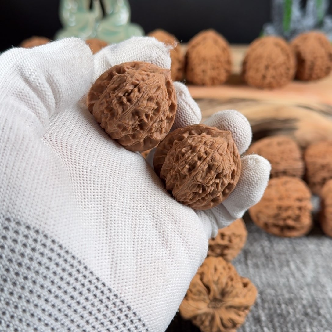 在***逃吊坠文玩核桃349号野生有黄