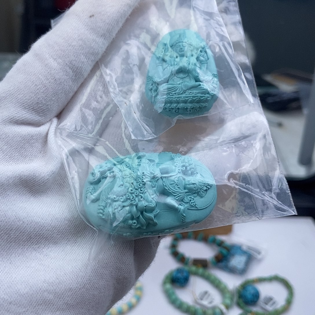 时***钦绿松石未镶嵌珠宝奇石