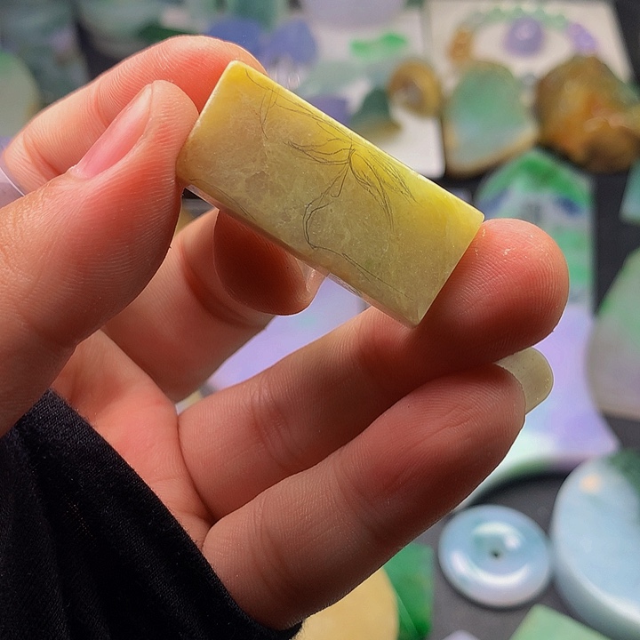 翡翠挂件未镶嵌料子