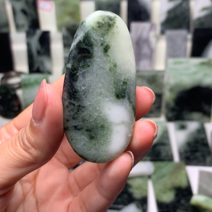 独山玉颈饰未镶嵌