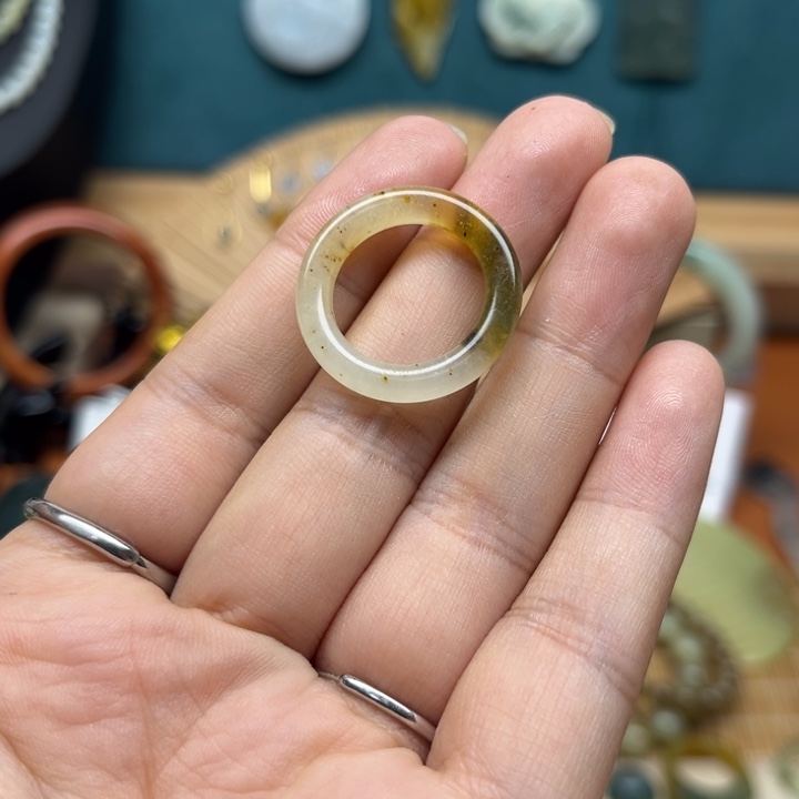 蛇纹石玉戒指未镶嵌