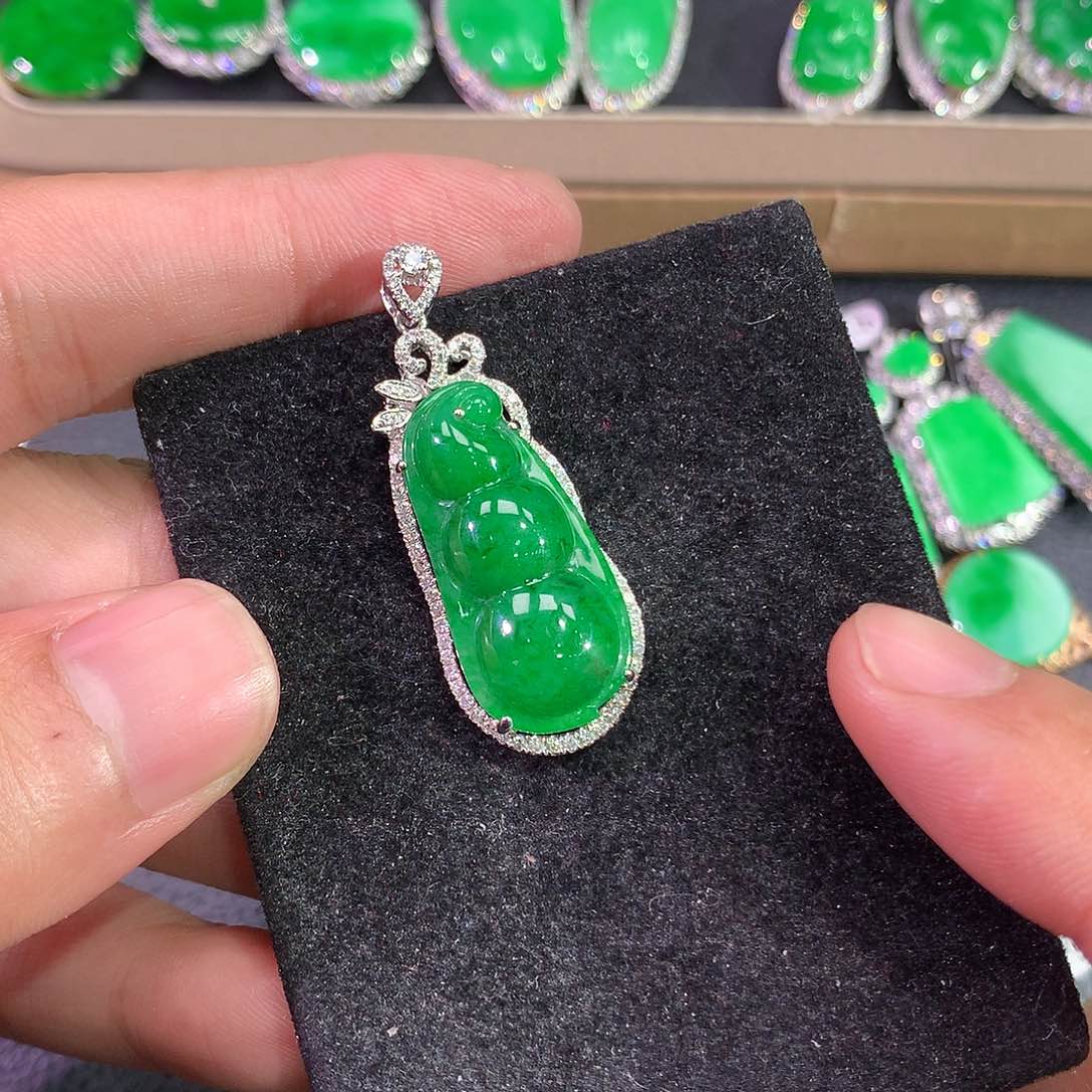 翡翠吊坠(赠链)18K金镶嵌