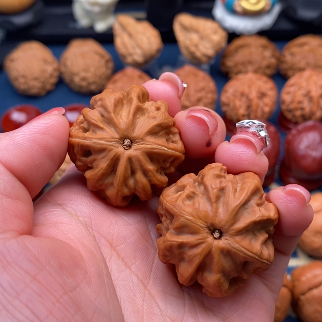 文玩核桃把件南****?精品小手捻