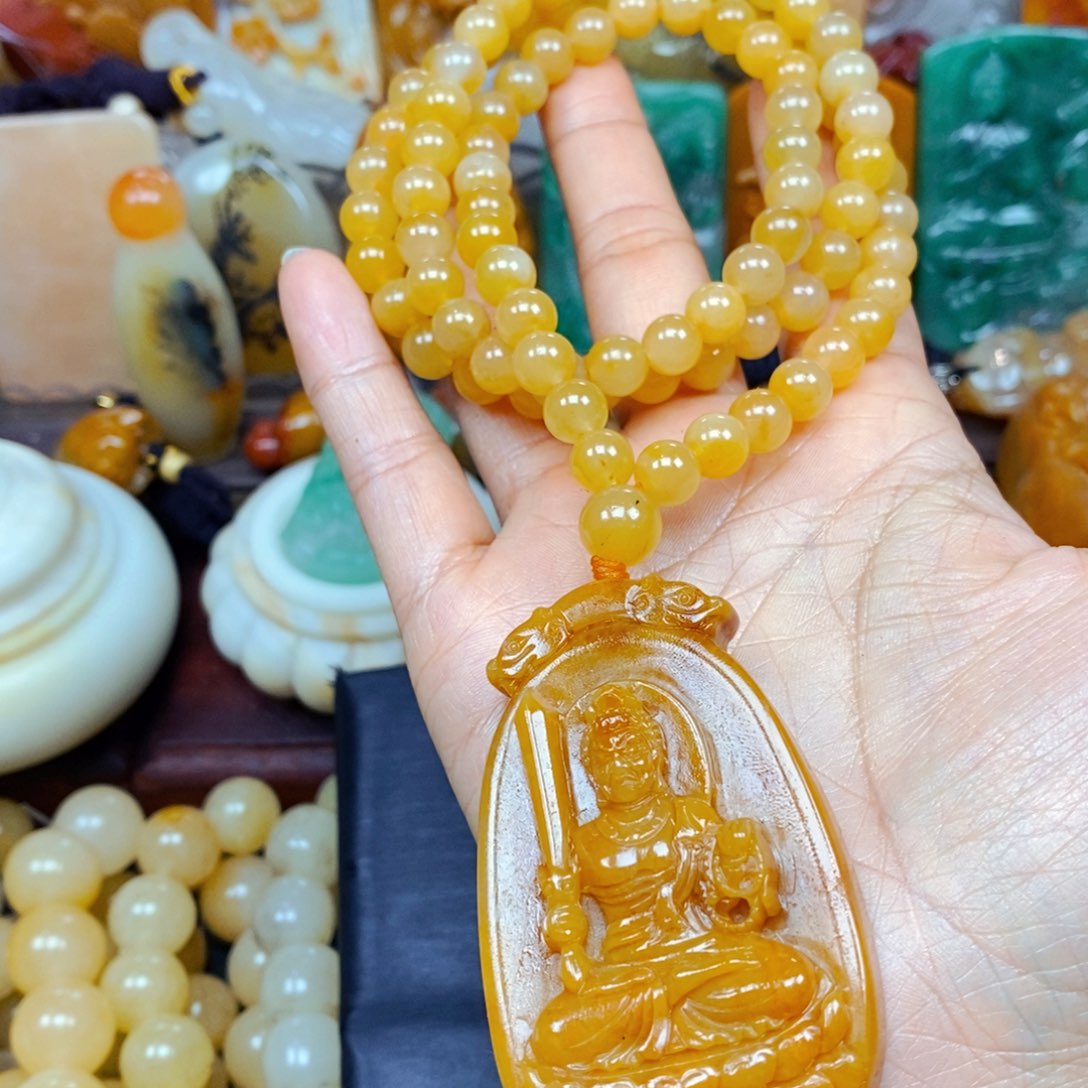 石英质玉（黄龙玉）颈饰未镶嵌