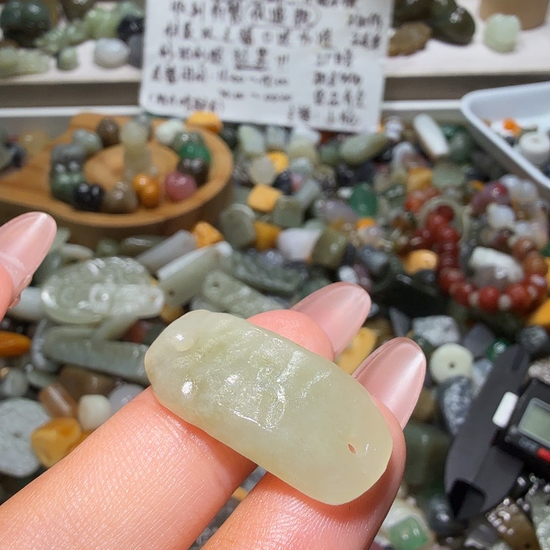 和田玉未镶嵌珠宝奇石包容