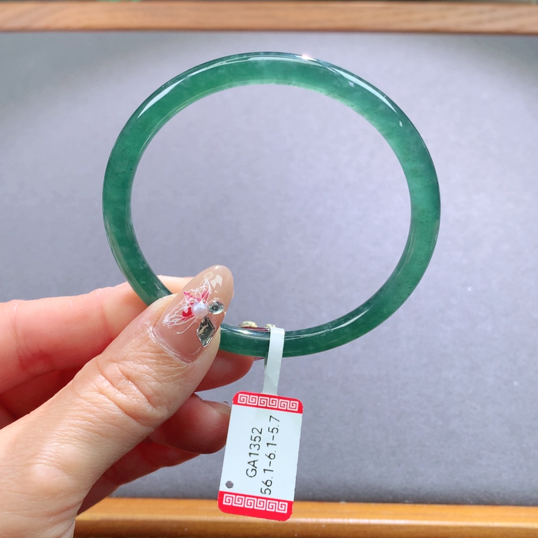 翡翠手镯未镶嵌天然翡翠手镯叮当镯