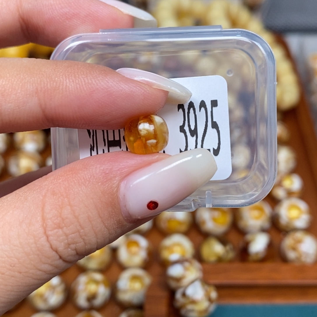 蜜蜡未镶嵌珠宝奇石3925