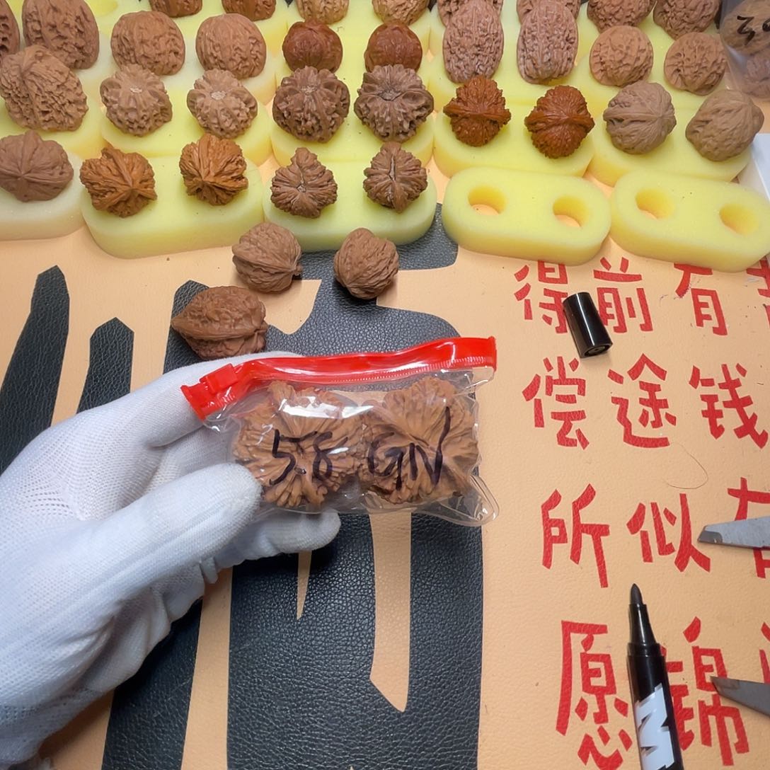 G***N文玩核桃吊坠鸡心