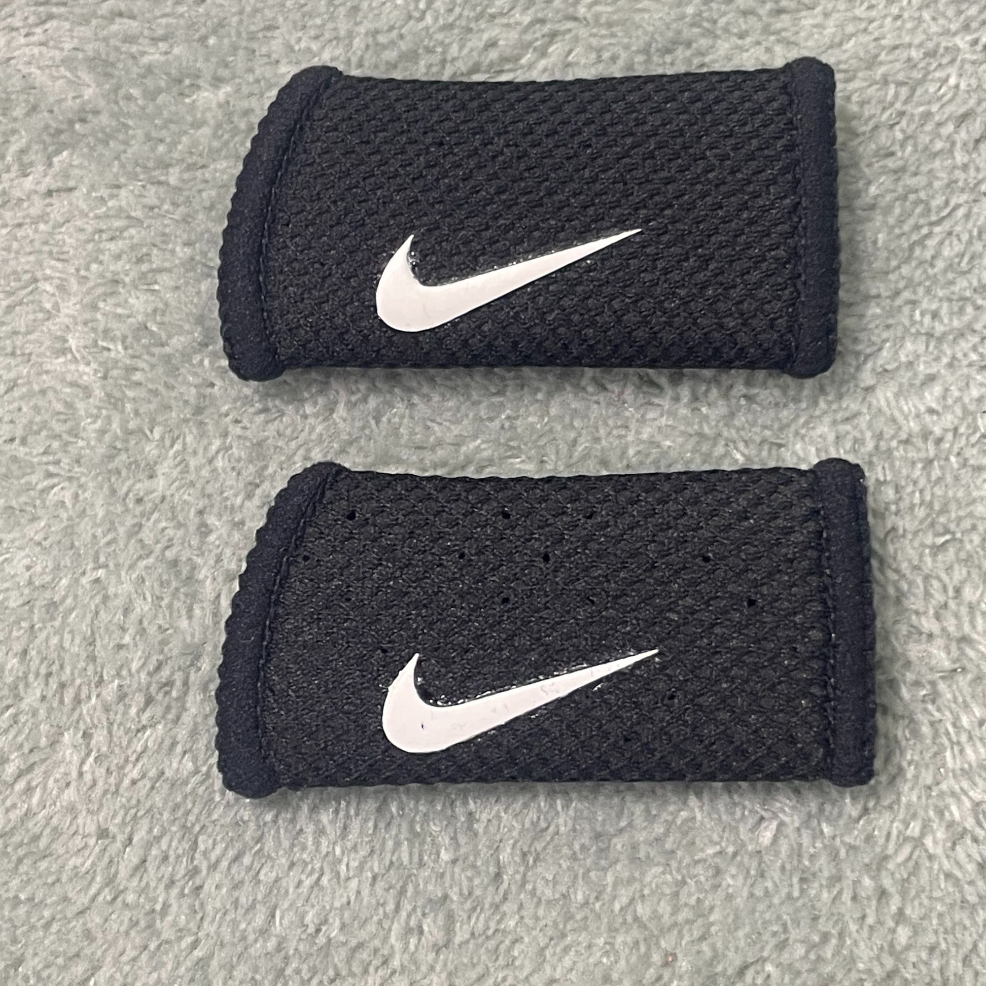 【瑕疵直播款】耐克/NIke 跑步训练 护腕指套 黑色 AC4141-010