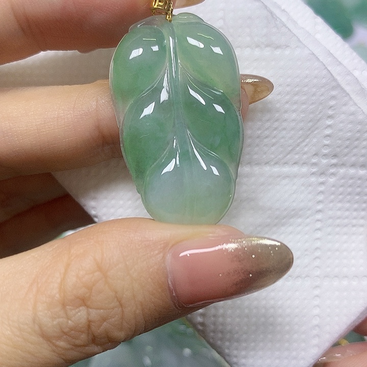 翡翠18K金镶嵌颈饰挂件