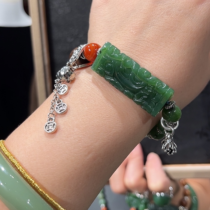 颈饰未镶嵌和田玉