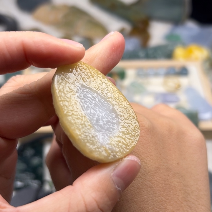 翡翠颈饰未镶嵌随行