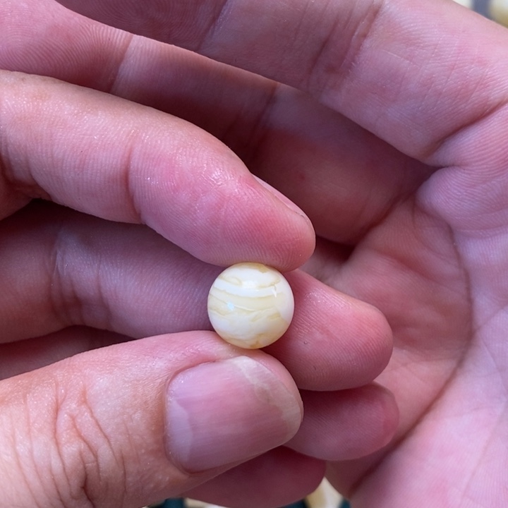 闲***事未镶嵌琥珀裸石圆珠