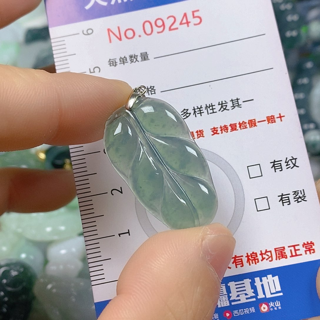 翡翠颈饰未镶嵌天然翡翠