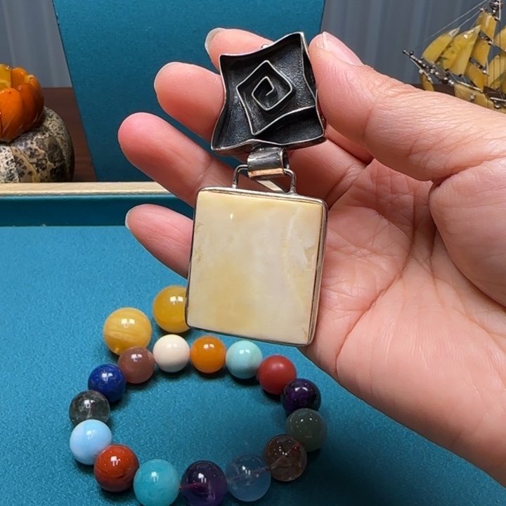 琥珀未镶嵌颈饰波兰设计款琥珀蜜蜡