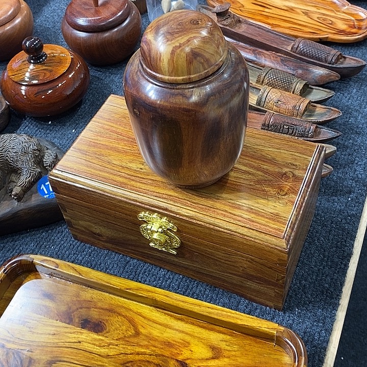 变***林黄花梨茶叶罐一个的