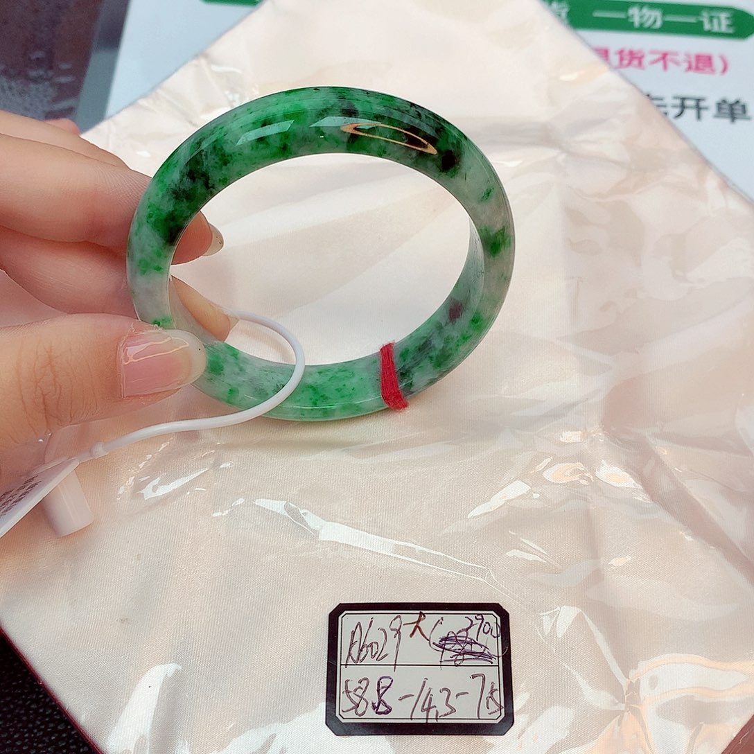 翡翠手镯未镶嵌缅甸翡翠