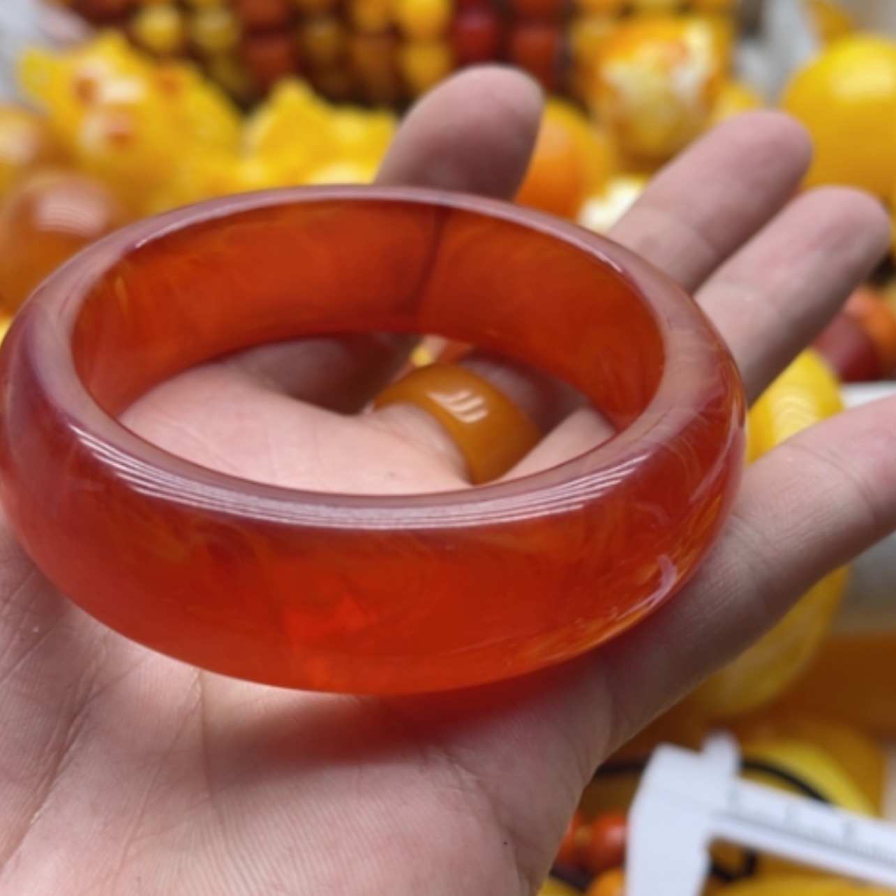 【闪购商品】琥珀手链未镶嵌张*霞蜜蜡手镯58