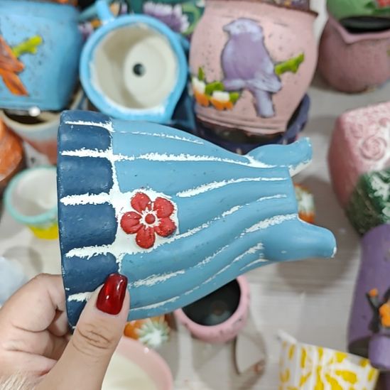 当场拍满15元发货不凑不发，花盆盆口不方不圆有针孔黑点是正常的，