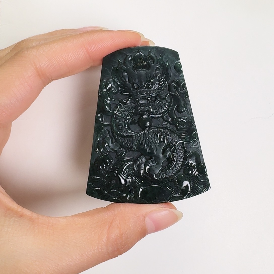 翡翠颈饰未镶嵌追***风龙牌