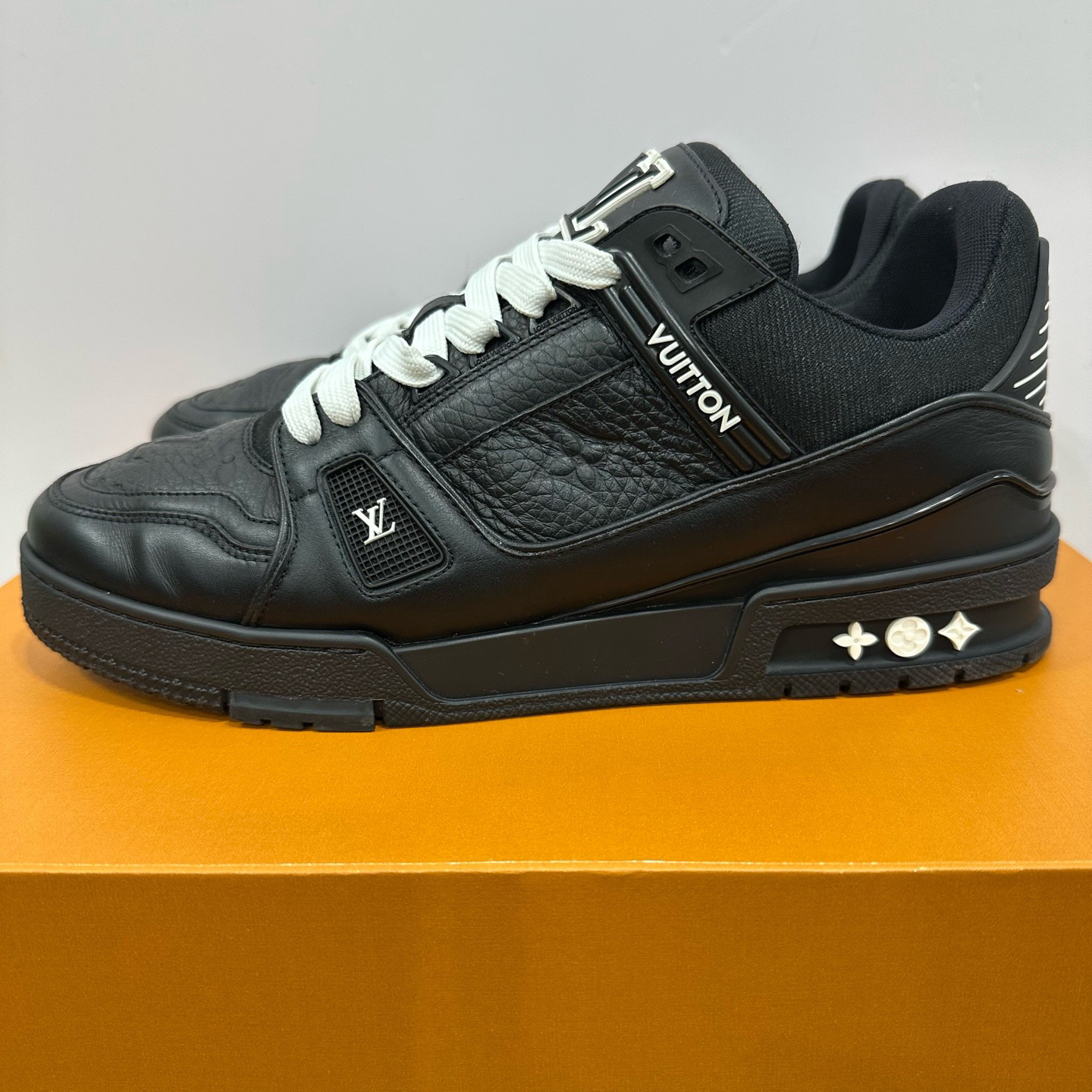 99新 LouisVuitton/路易威登 42码 LV trainer 黑武士 板鞋