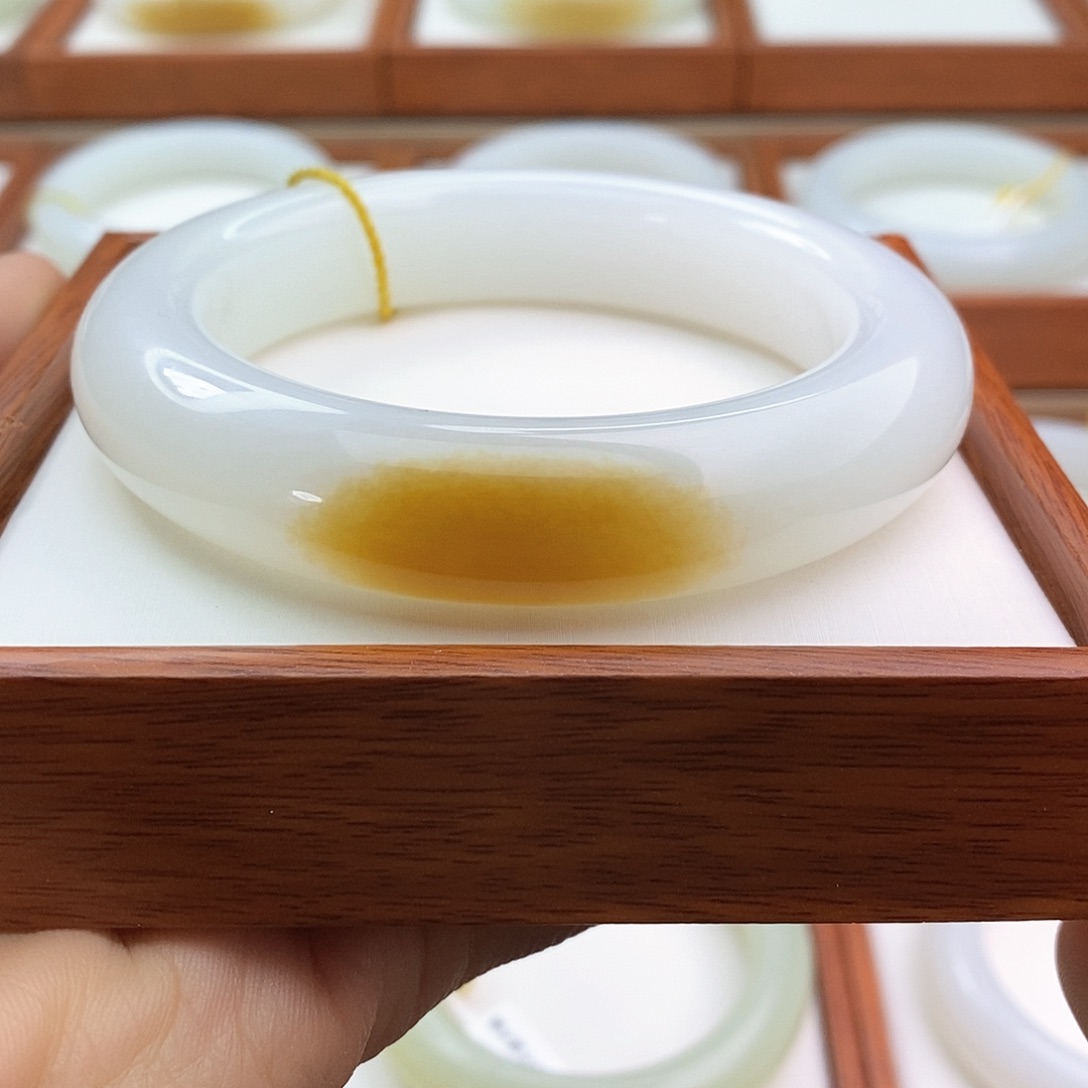 和田玉（糖玉）手镯未镶嵌