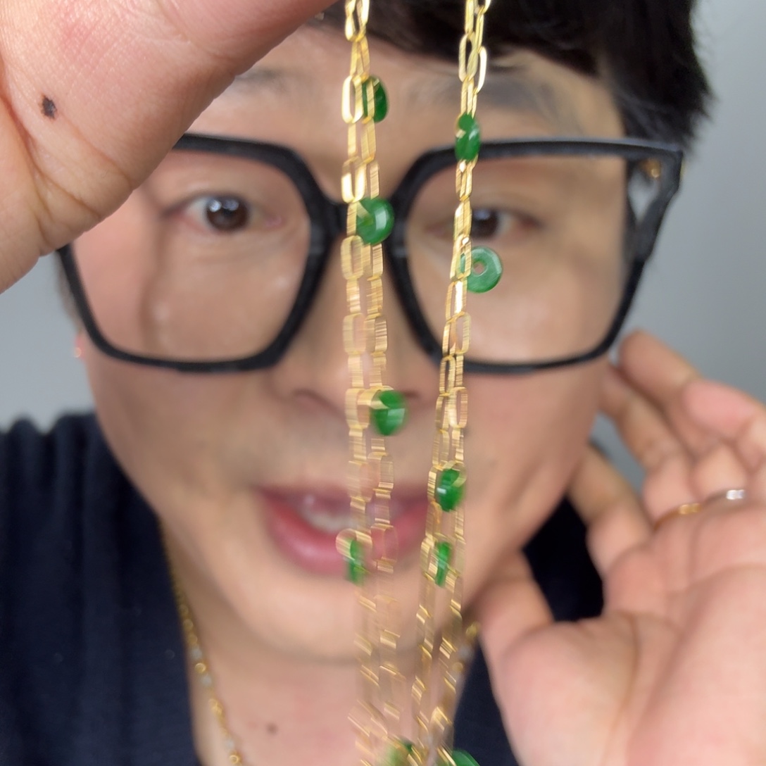 翡翠18K金镶嵌颈饰一件