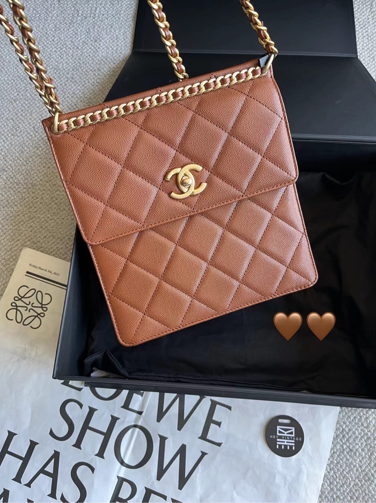 95新 Chanel/香奈儿 棕色鱼子酱皮穿链复古双肩包 19cm  9108140