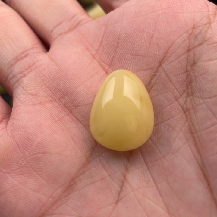 裸石琥珀未镶嵌如图