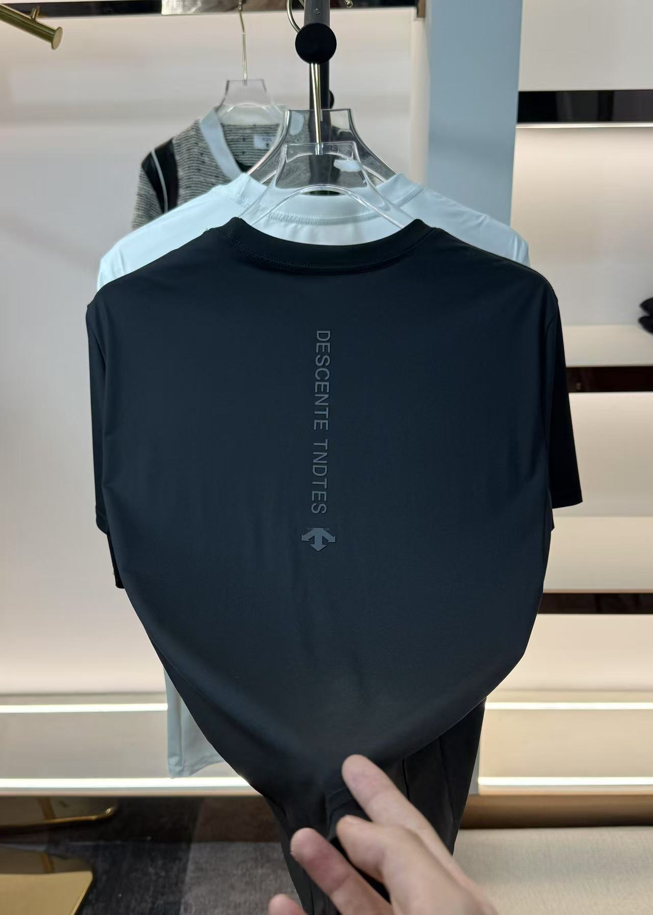 时尚户外百搭休闲速干短袖