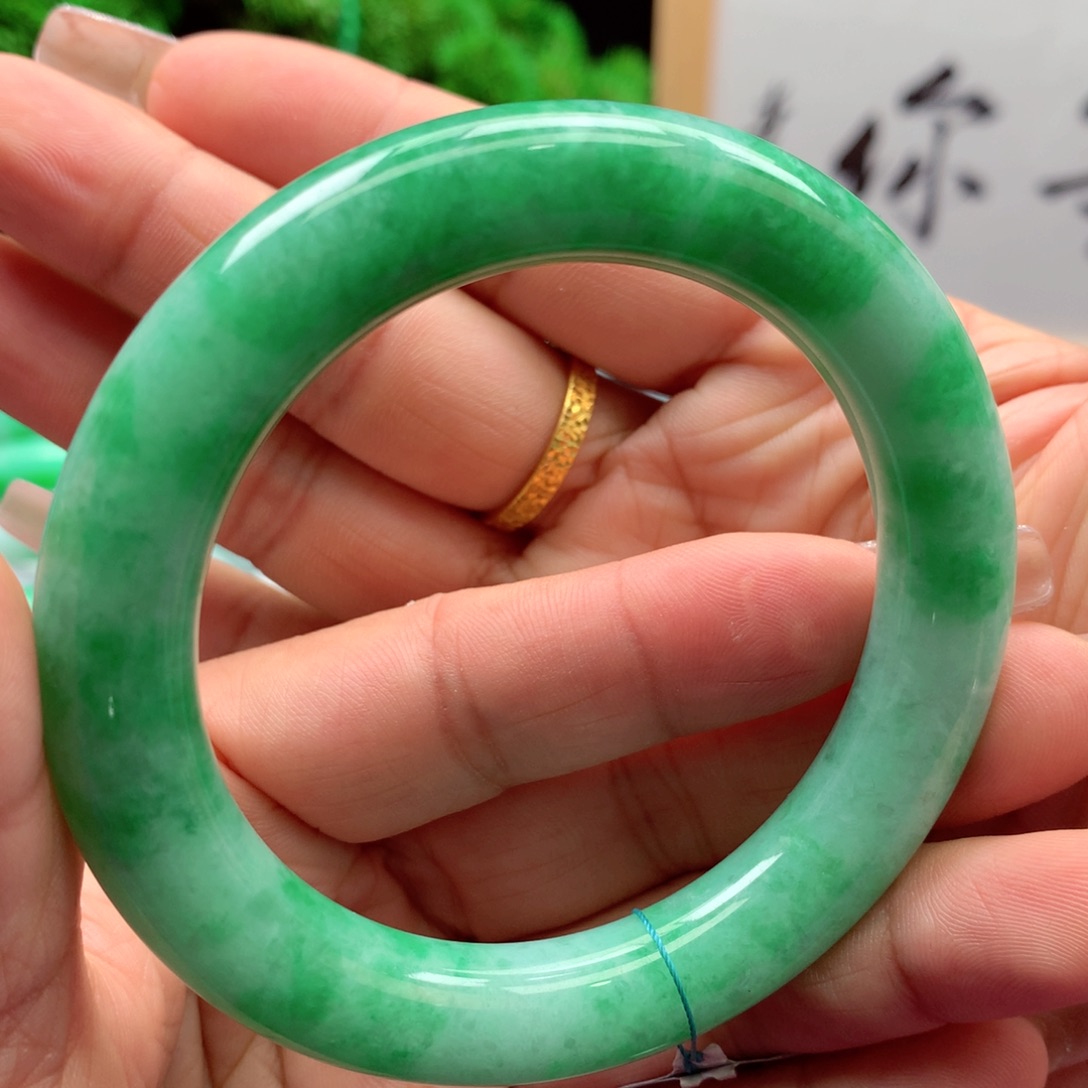 未镶嵌手镯翡翠缅甸