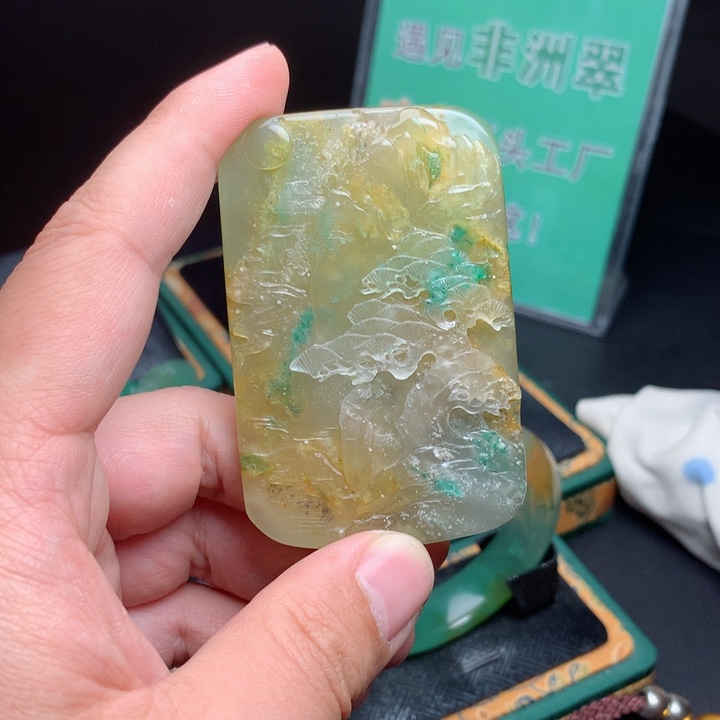 石英质玉未镶嵌颈饰