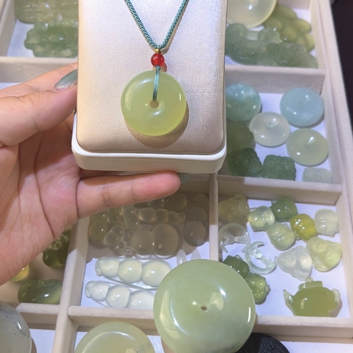 未镶嵌蛇纹石玉吊坠(赠链)青提奶盖平安扣吊坠多样性发其一