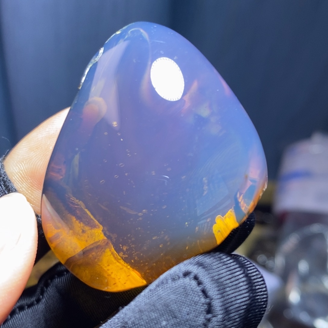 琥珀未镶嵌裸石。。。