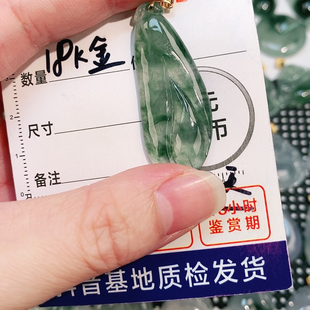 翡翠颈饰18K金镶嵌吊坠