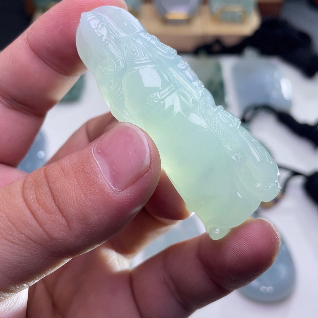 翡翠未镶嵌颈饰站关羽