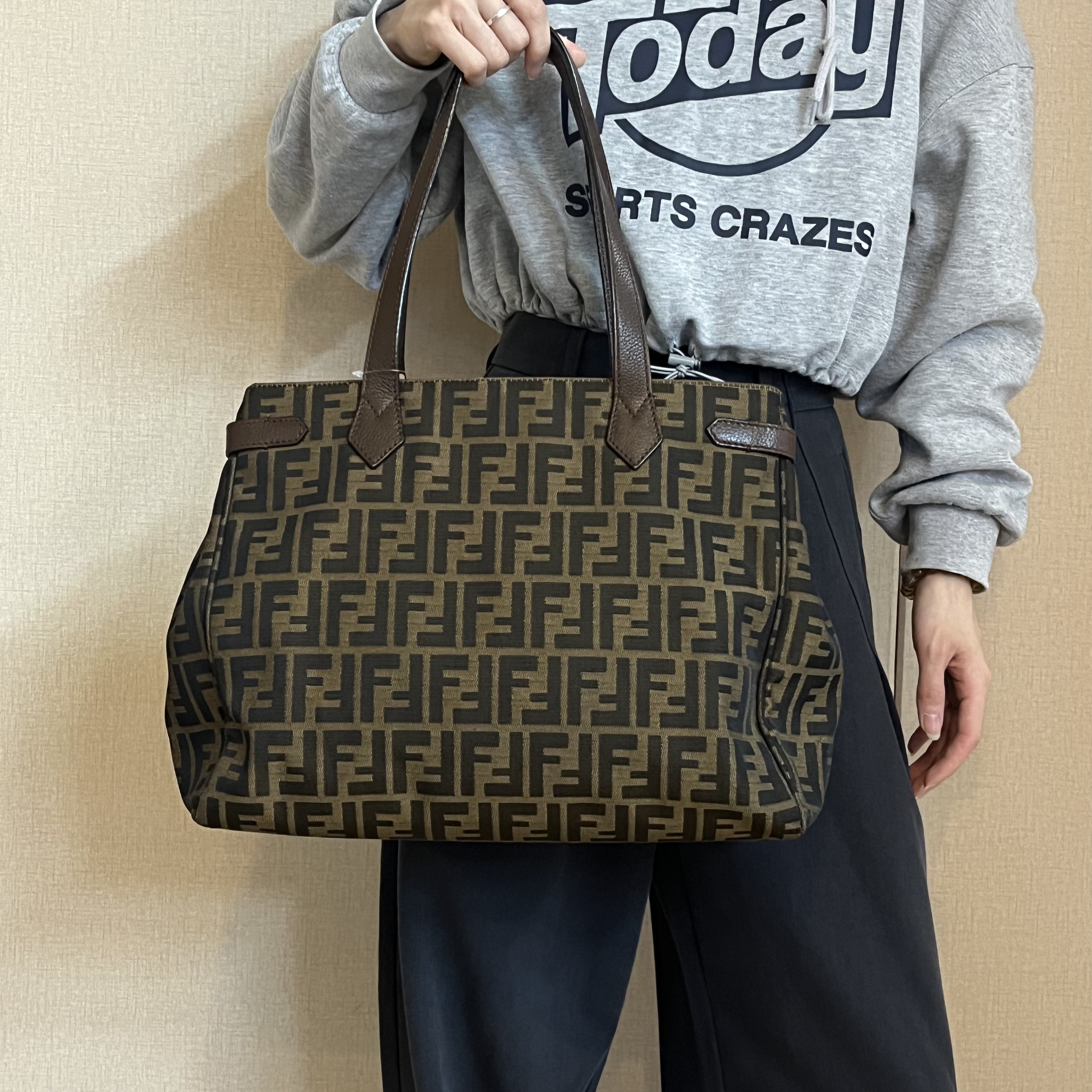 95新 FENDI/芬迪 老花满印托特包/ML