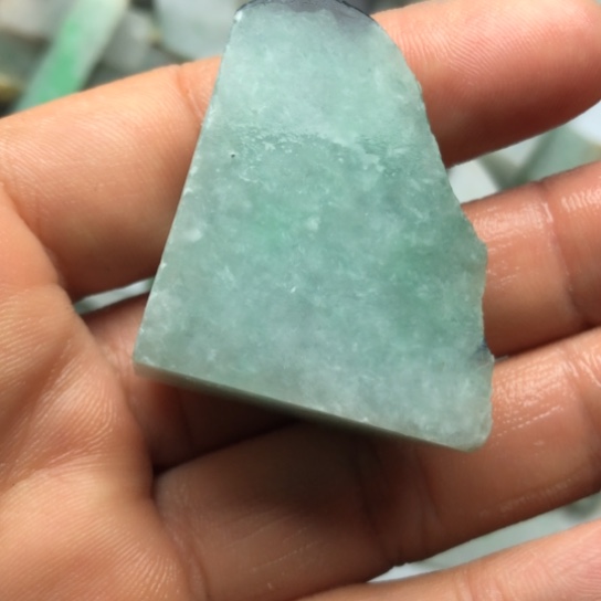 糊***涂翡翠未镶嵌颈饰裸石