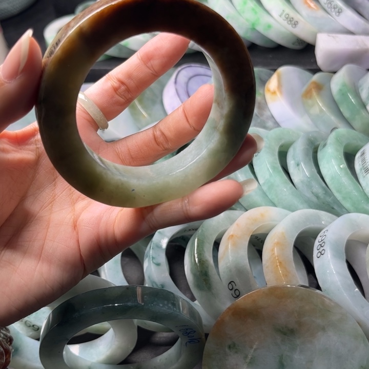 定制翡翠未镶嵌手镯