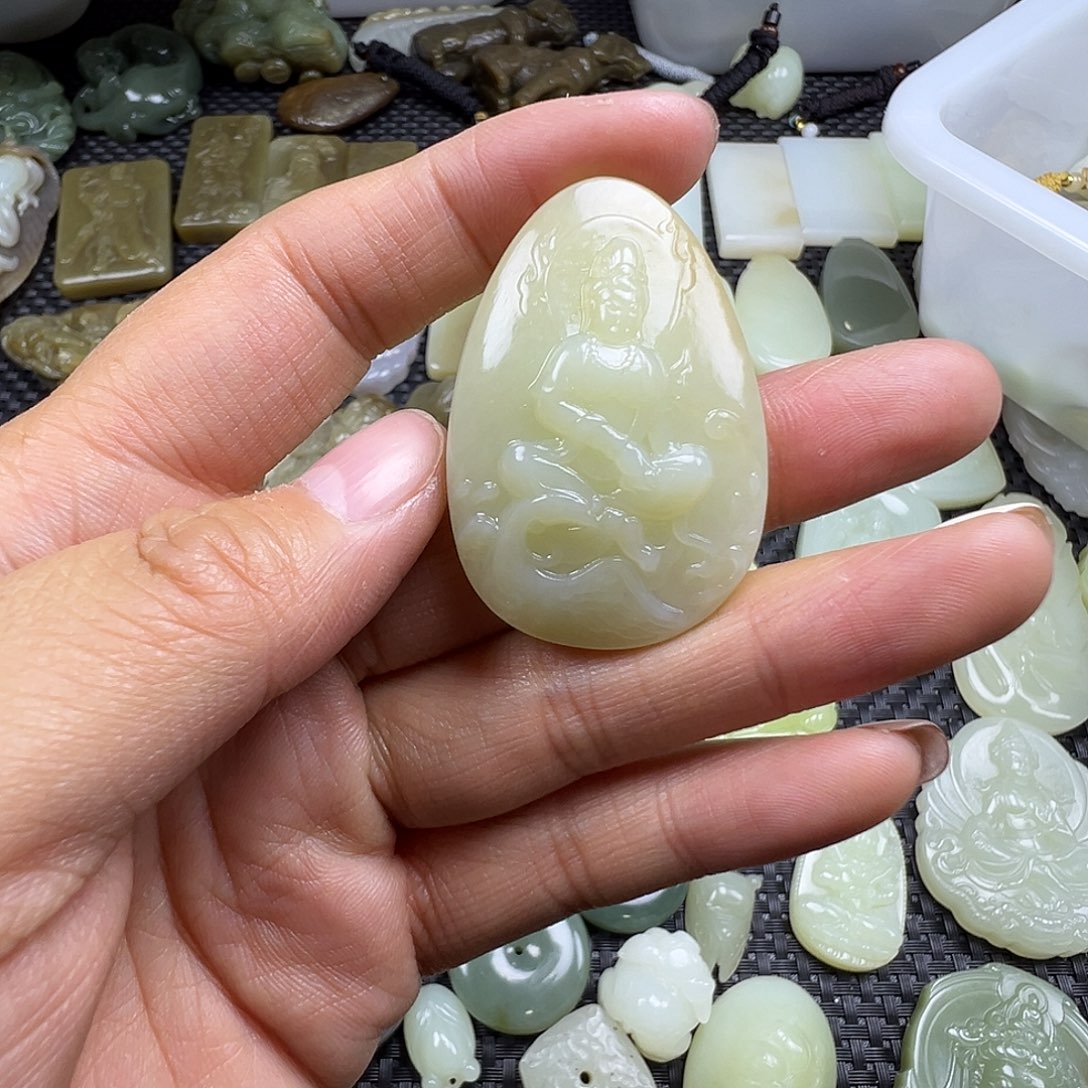 和田玉未镶嵌颈饰卡43