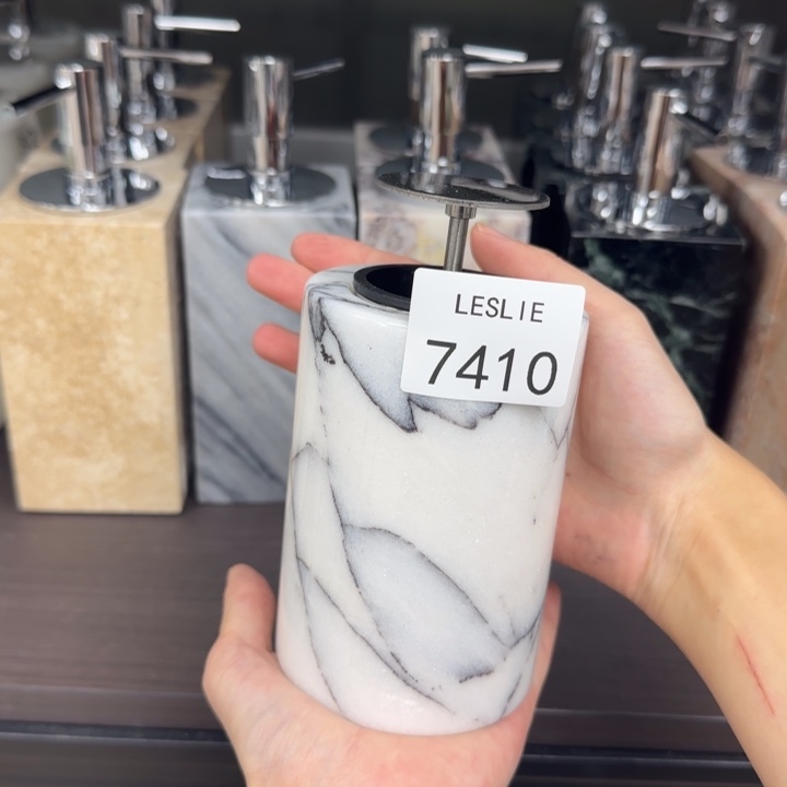 李*?X410.              福利