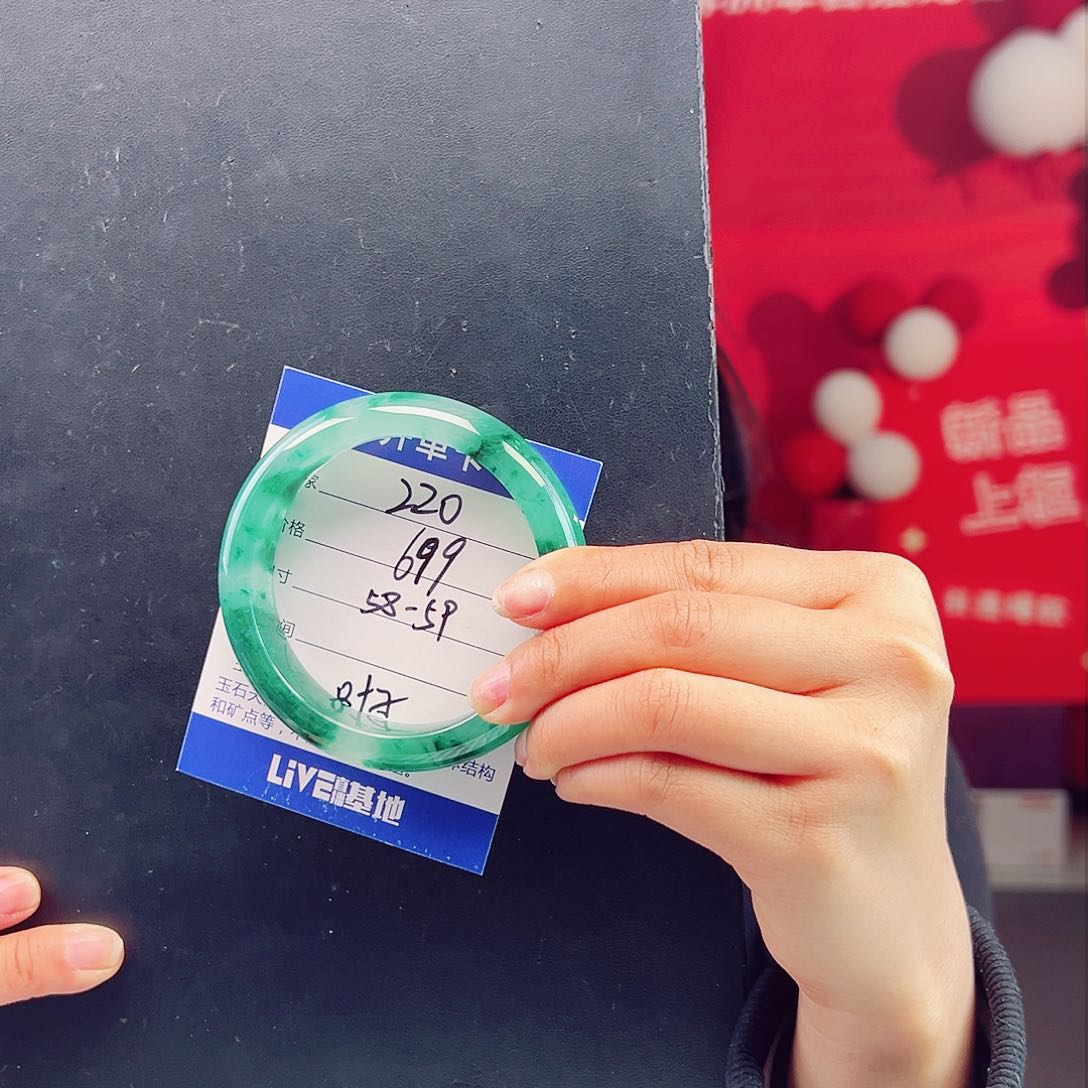 石英质玉手镯未镶嵌