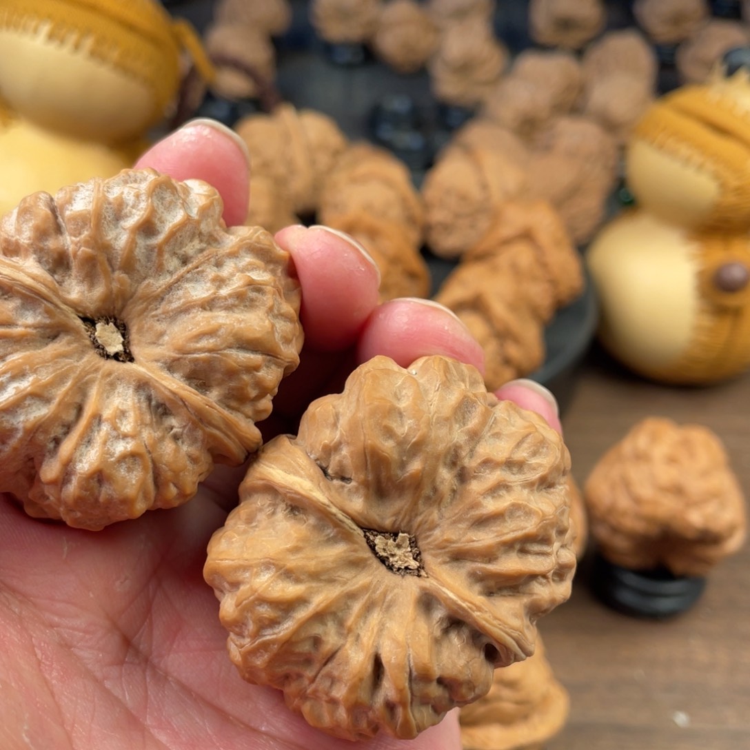 梅***卿文玩核桃吊坠只能说我是个很有