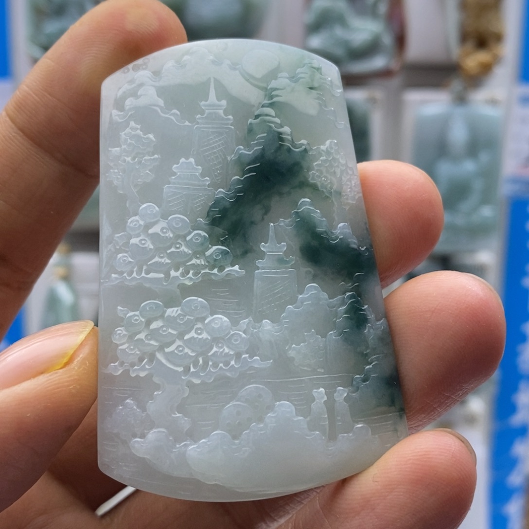 翡翠颈饰未镶嵌山水