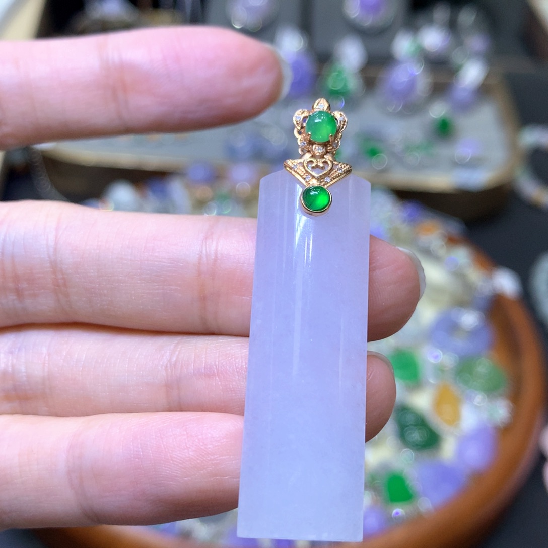 【闪购商品】翡翠颈饰18K金镶嵌翡翠吊坠项链