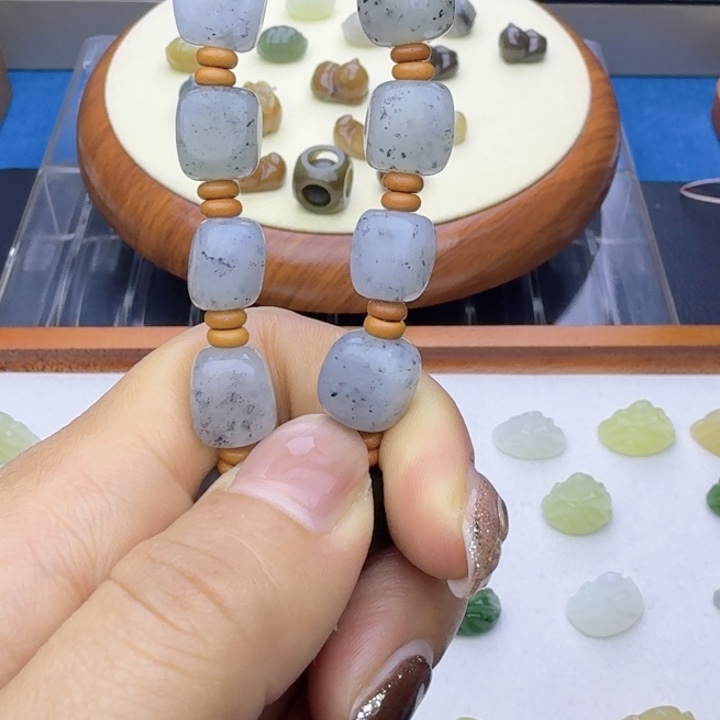 用***春和田玉（糖玉）未镶嵌车挂