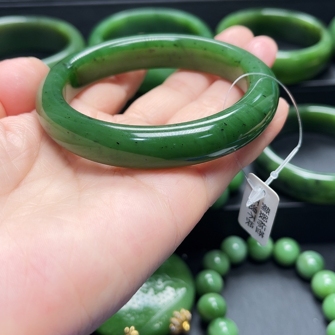和田玉（碧玉）未镶嵌手镯