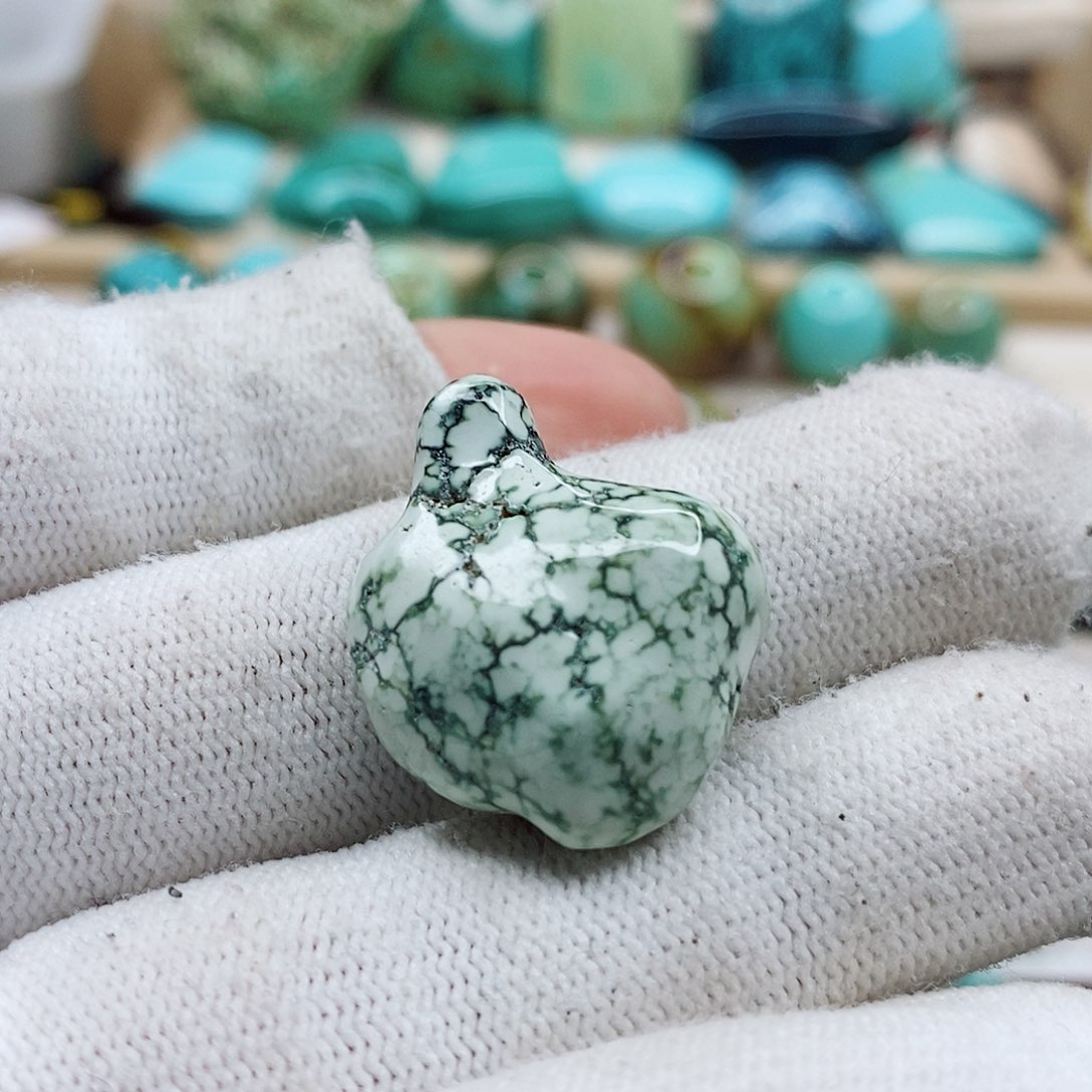 绿松石颈饰未镶嵌